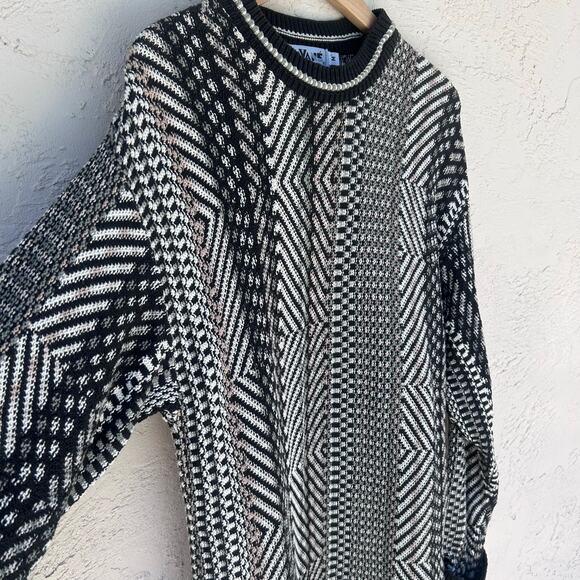 Vintage Cooji Style 3D Knit Sweater Black White Geometric Men’s Medium - Picture 4 of 4